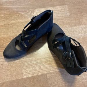 Earth shoes— like new!